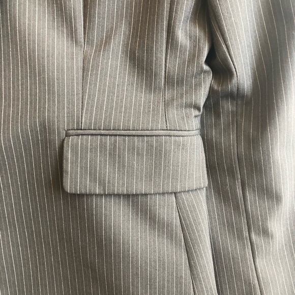 Tahari by Arthur Levine suit - Picture 4 of 7